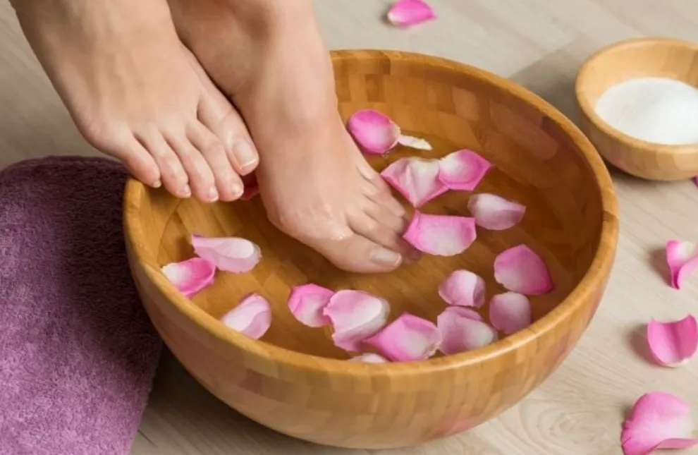 How Sabrina Makes $15K a Month Selling Feet Pics on FeetFinder