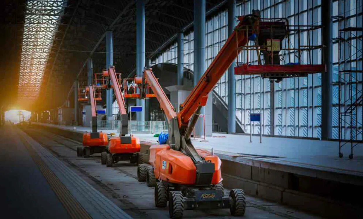 Enhancing Project Efficiency and Safety with Boom Lift Rental