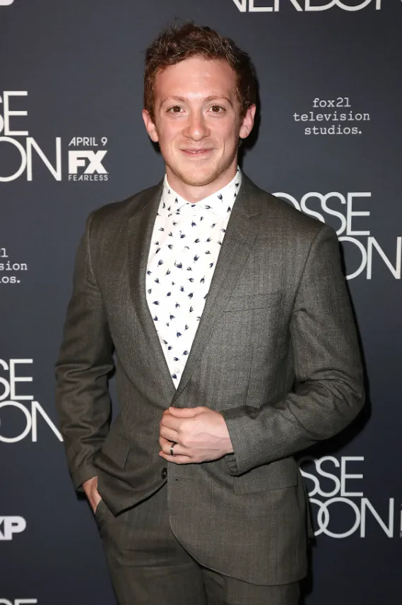 Ethan Slater Age & Insights The Rise of Broadway’s SpongeBob and Beyond