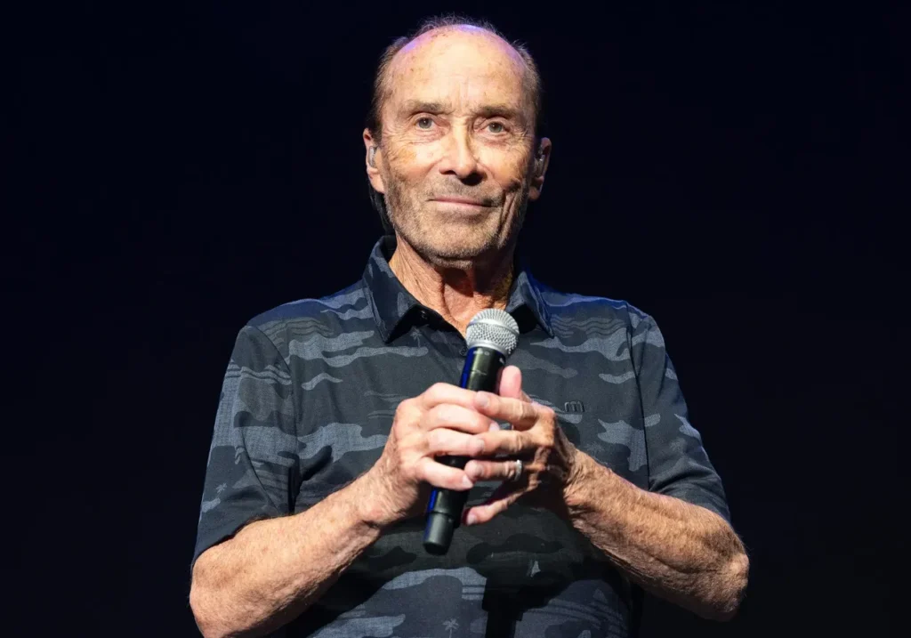 Lee Greenwood Age, Biography, Net Worth, Career, and More
