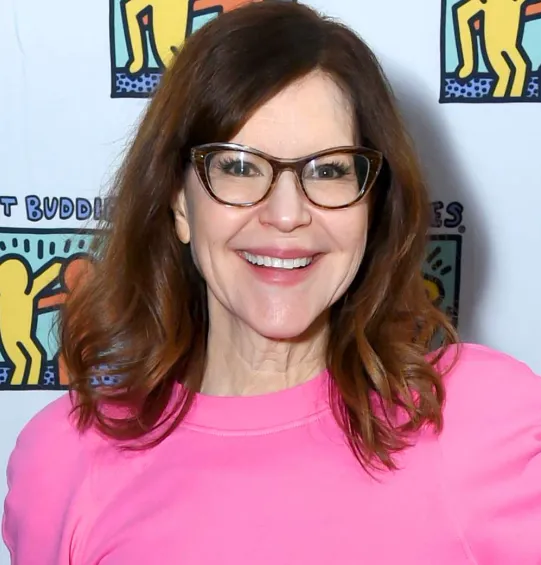 Lisa Loeb Net Worth Revealing Her Surprising Wealth Journey